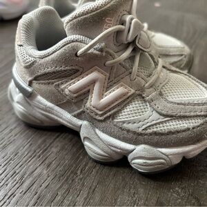 New Balance Kids Sneakers in Gray and Light Pink